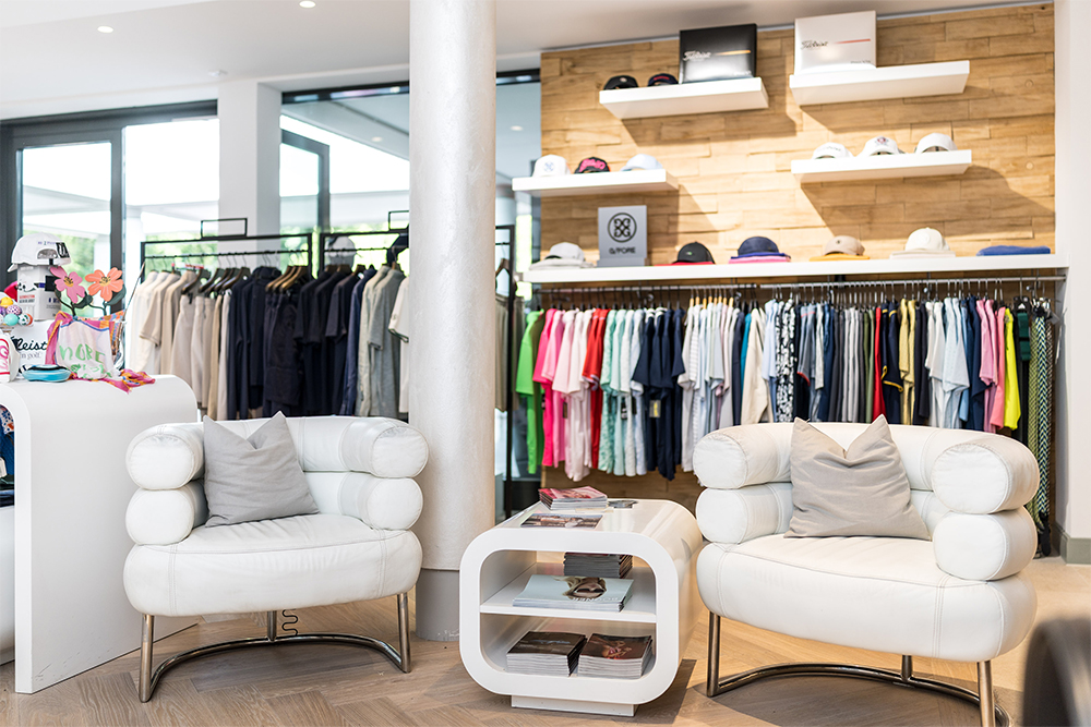 Sitzbereich im Golfshop