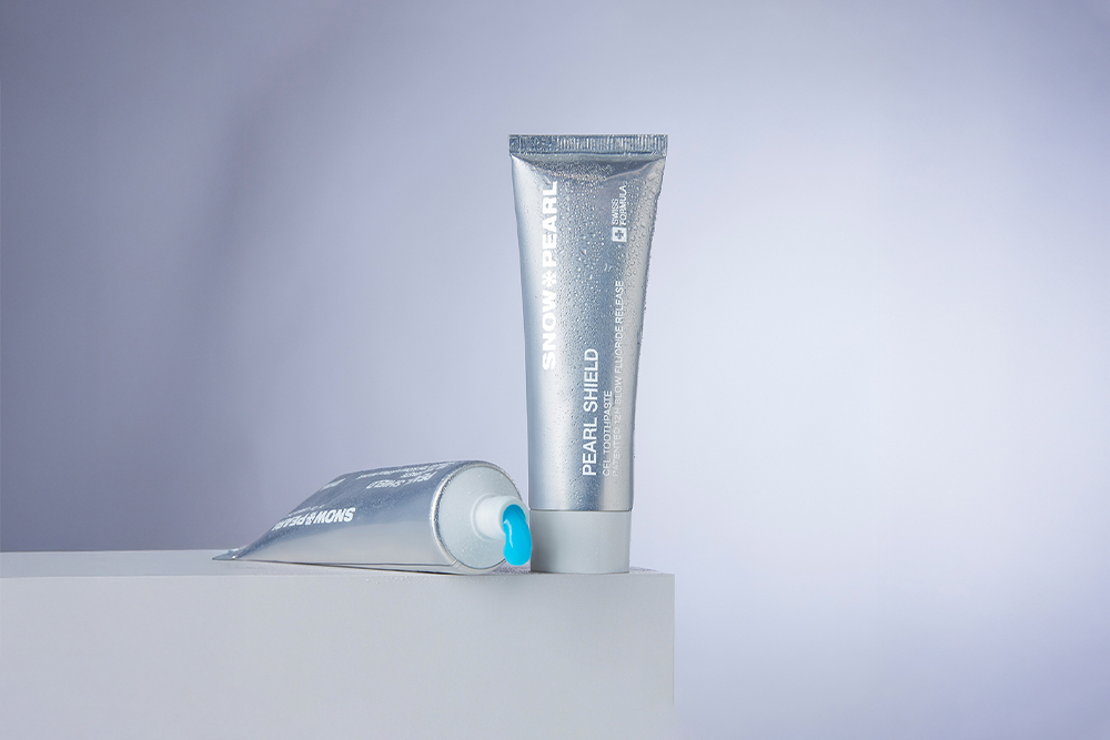 Zwei Tuben SNOW PEARL Pearl Shield Gel-Zahnpasta mit blauem Zahngel
