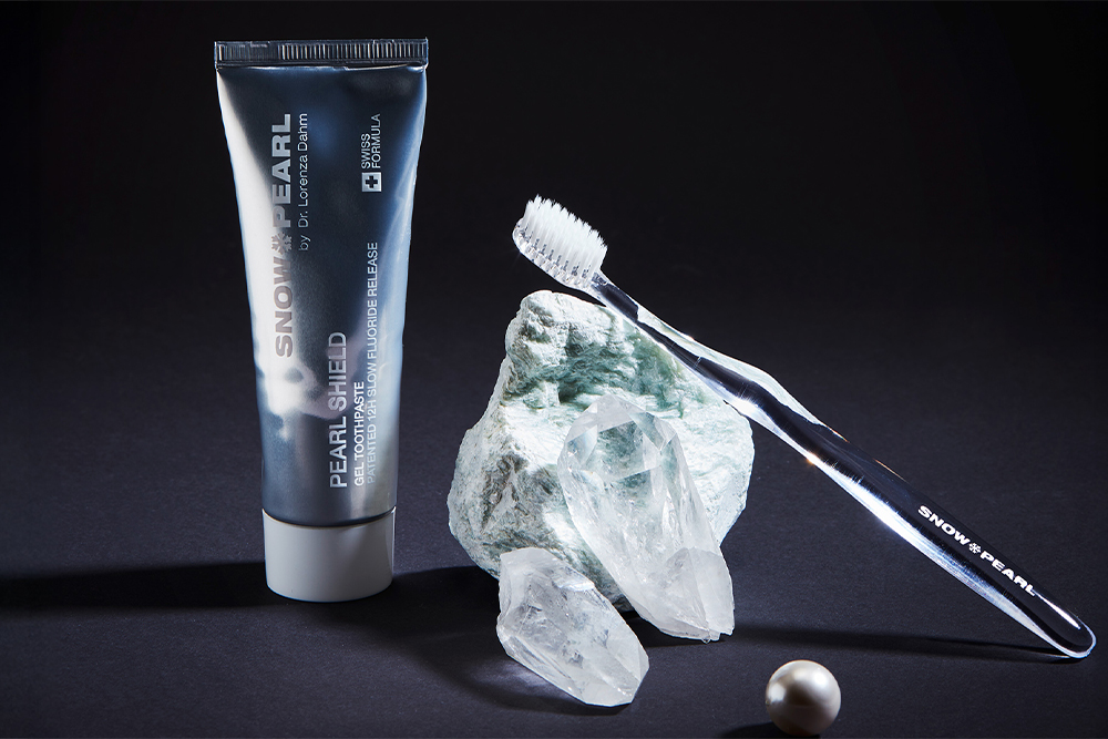 Ultra-Soft-Zahnbürste und Pearl Shield Gel-Zahnpasta von SNOW PEARL
