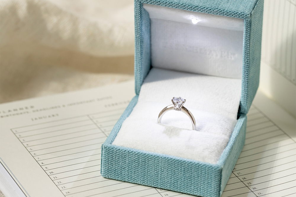 Verlobungsring in einer Box
