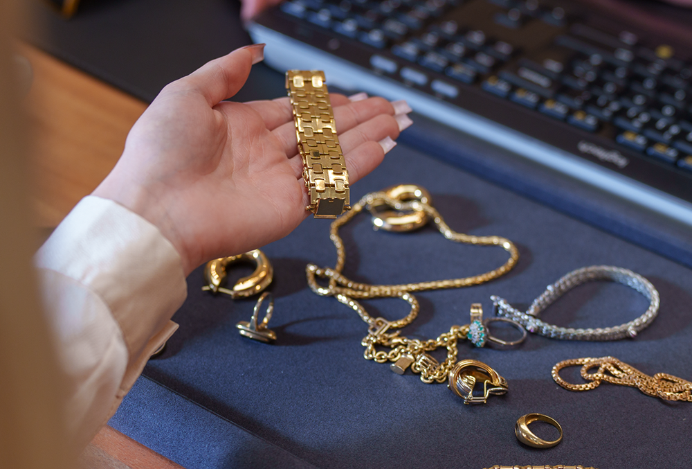 Goldschmuck verkaufen und Altgold bewerten lassen beim Edelmetallhändler
