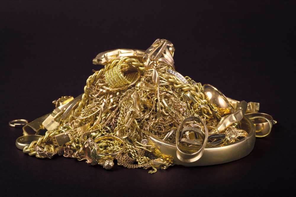 Altgold und Goldschmuck als Ausgangsmaterial für das Einschmelzen von Edelmetallen