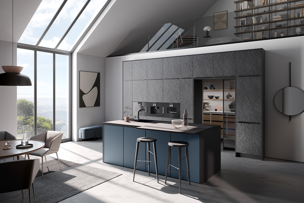 Exklusive Wohnküche mit großer Kochinsel, grifflosen Fronten und viel Tageslicht – Premium-Küchenplanung von di Vinci Kitchen
