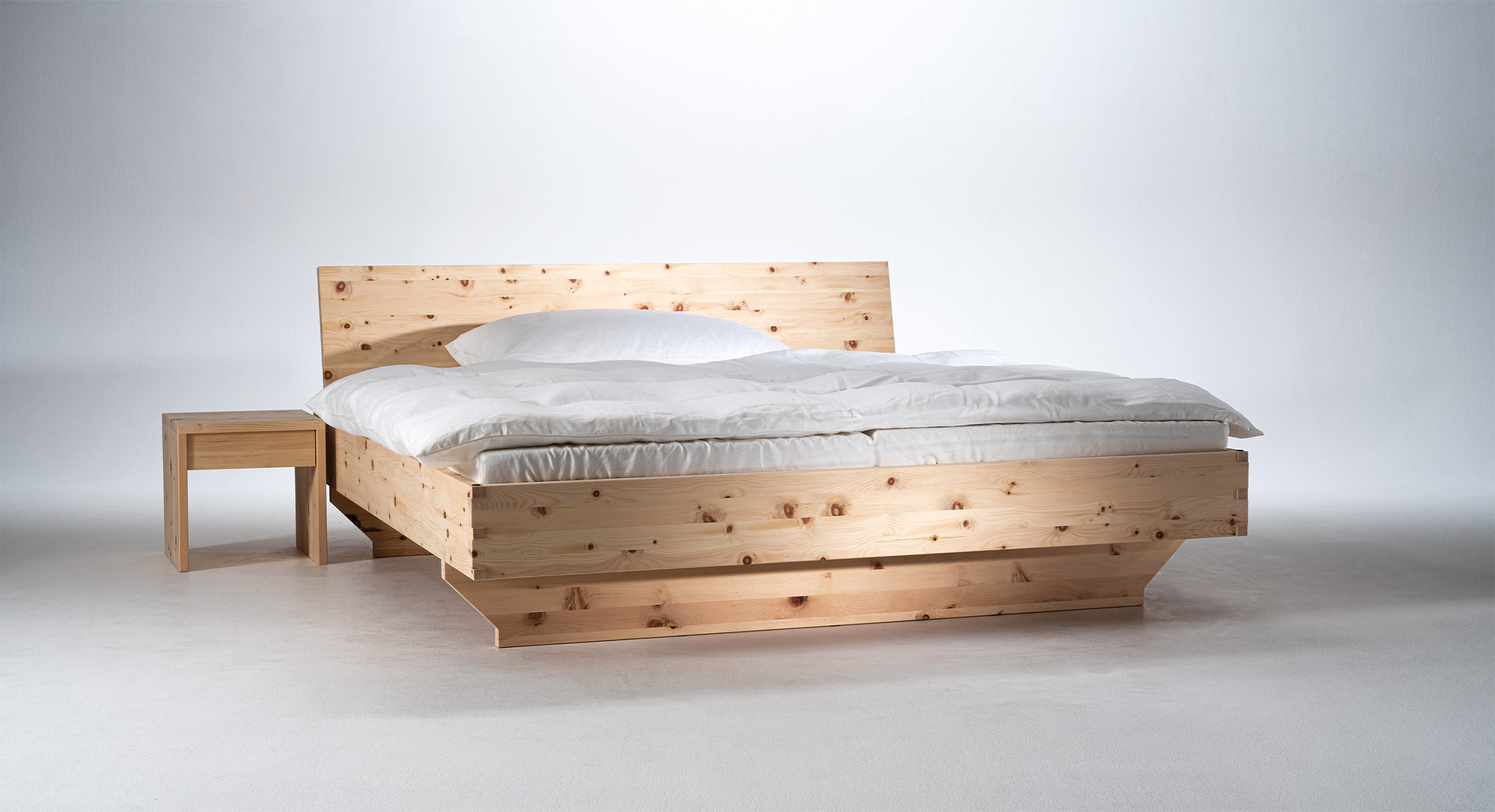 caprice betten, Berlin, Bettgestell, Zirbe, Holz der Zirbe, Zirbenmöbel, Zirbenbett, gesunder Schlaf, Massivholzbetten
