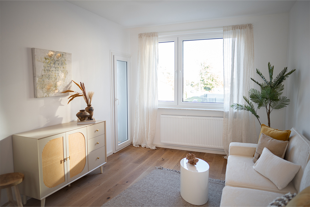 Elegante Wohnraum-Inszenierung von Scendic Home Homestaging in München – moderne Möblierung, stilvolle Dekoration, helle Atmosphäre