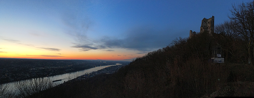 Stilpunkte-Blog: Abendstimmung mit Blick auf Burg Drachenfels und den Rhein