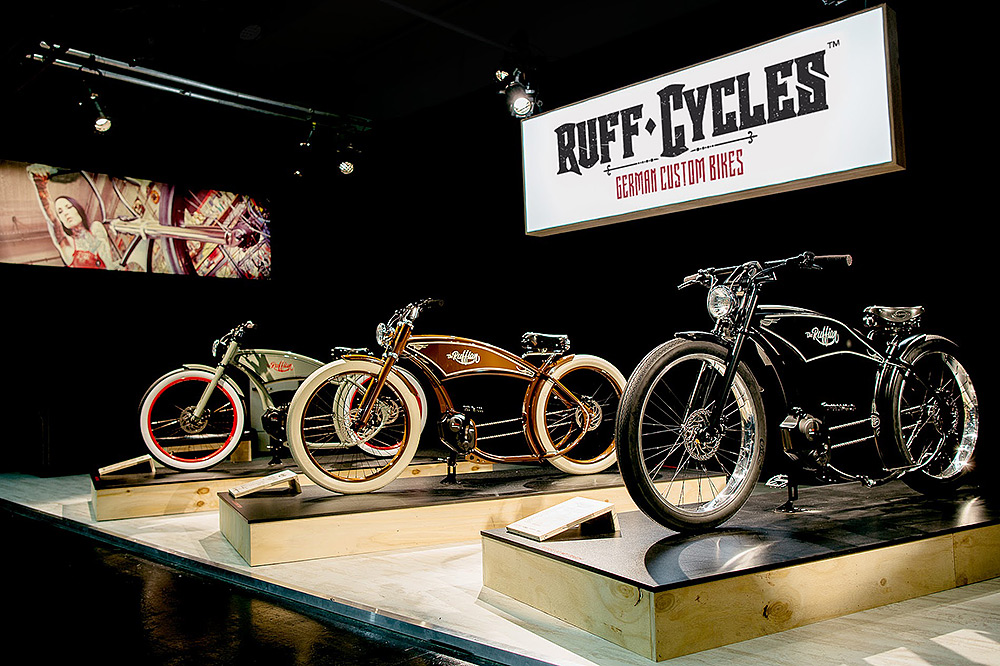 Stilpunkte: Messestand Ruff Cycles im Bereich E-Bikes auf der Intermot Köln