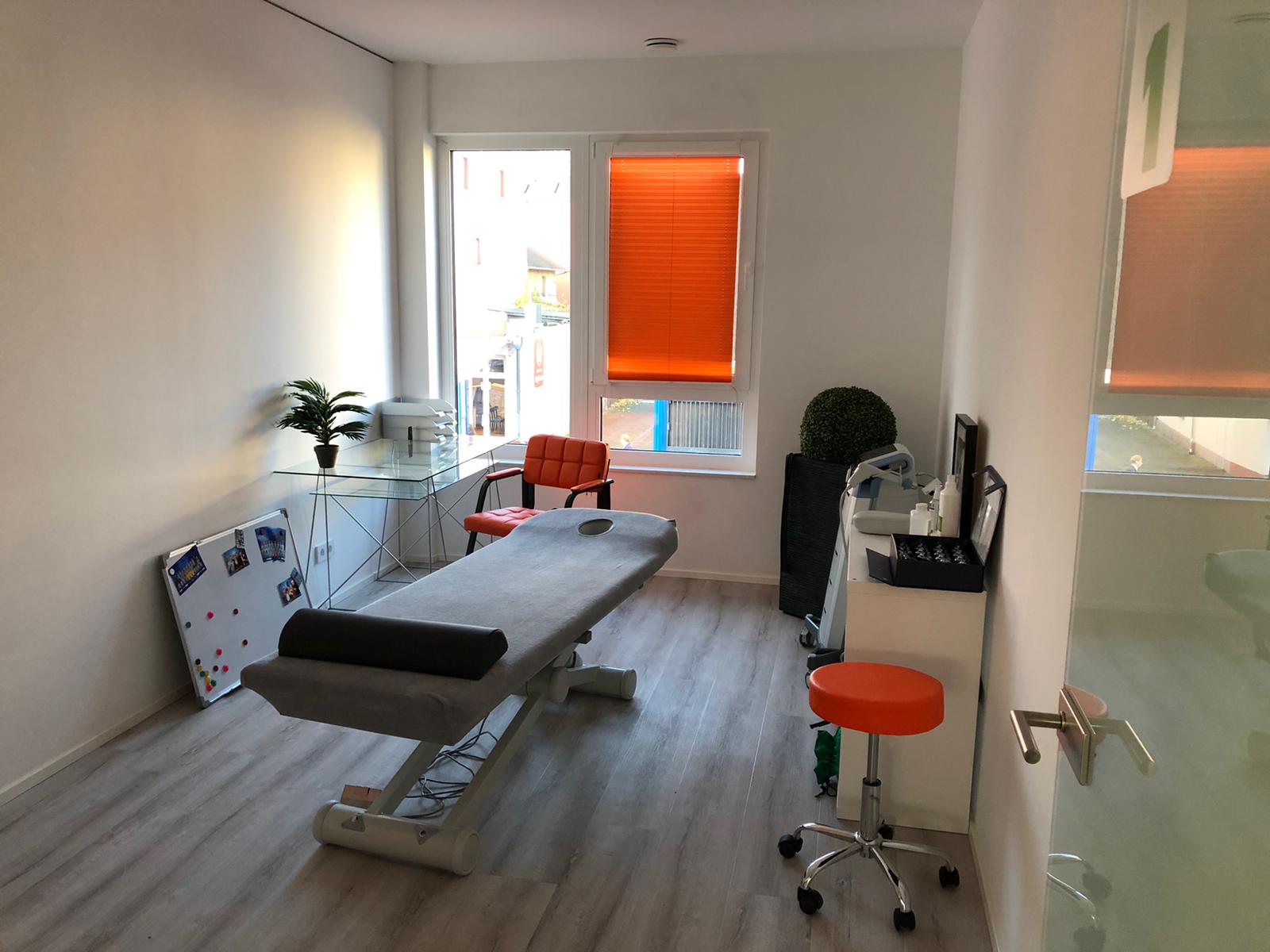 Physio Königsdorf, Pro Physio Rinke, Pro Physio Rinke 2.0, Physiotherapie, Manuelle Therapie, Krankengymnastik, Lasertherapie, Stosswellentherapie, Sport-Physiotherapie, Massage, Lymphdrainage, Stay Coool Kältekammer Köln, Ganzkörper-Kälte, Faszientherapie, EMS, EMS Training