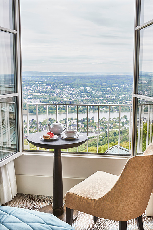 Steigenbergerv Grandhotel Petersberg, Ausblick auf das Rheintal