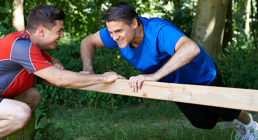 Der Personal Trainer, ein persönlicher Gesundheits Coach, gibt Ernährungstipps oder einen kompletten Ernährungsplan und verhilft durch effektives Training zu Fitness und Gesundheit.