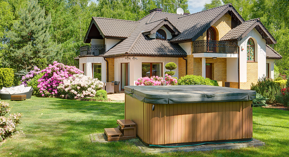 Jacuzzi, Spa, Wellness, Whirlpool im eigenen Garten