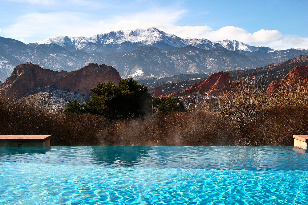 Stilpunkte-Blog: Die schönsten Infinity-Pools, Bergkulisse, Schweiz, Österreich, Alpenregion, Rocky Mountains