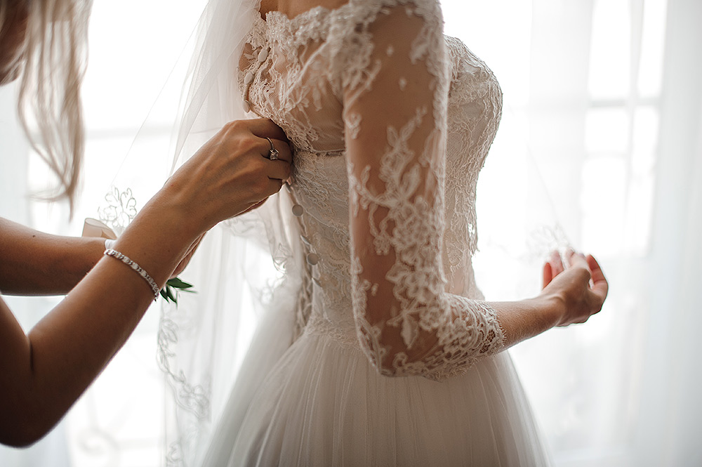 STILPUNKTE-Blog: Der Brautmode-Trend 2019 betont die Ärmel, hier mit Spitze