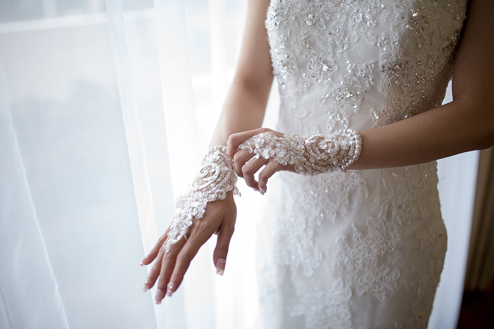 STILPUNKTE-Blog: Accessoires spielen auch im Brautmode-Trend 2019 eine wichtige Rolle. Hier aus Spitze, passend zum Hochzeitskleid.
