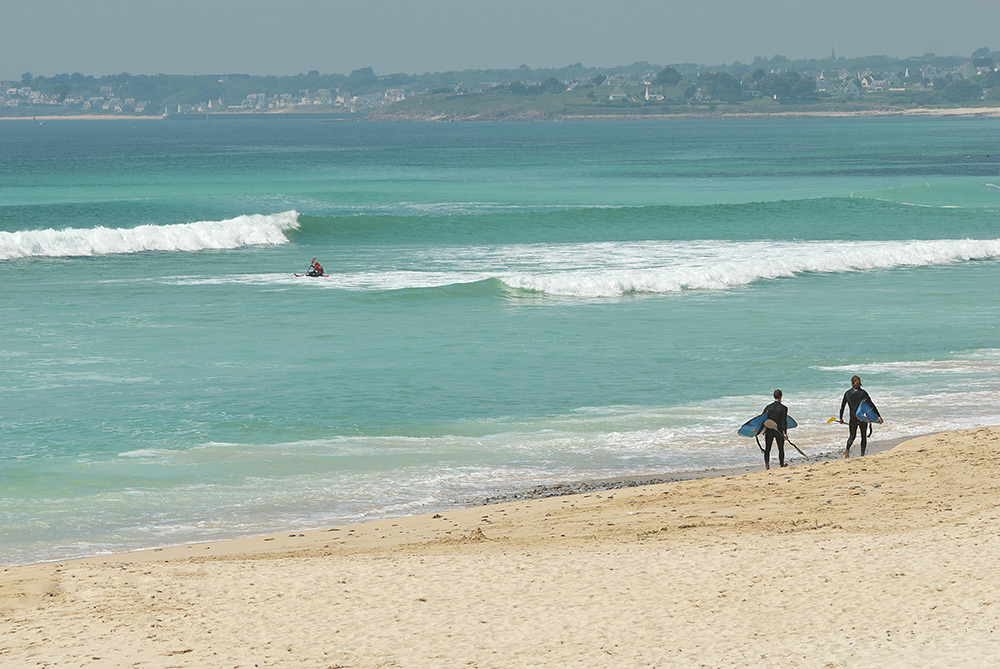 Stilpunkte-Blog: Lieblingssport der Bretonen ist das Surfen. Surf-Urlauber finden in der Bretagne wunderschöne Strände und einsame Buchten.