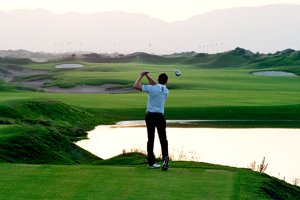 Almouj Golf Club, nachhaltiges Golferlebnis, sattgrünen Fairways, 18 Bahnen,