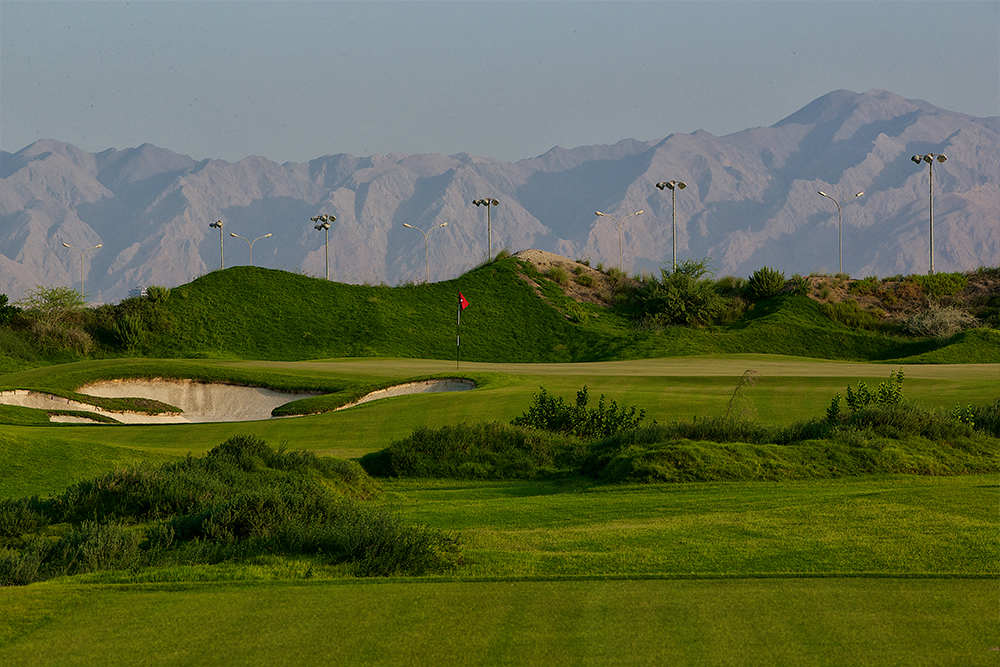 Almouj Golf Club, nachhaltiges Golferlebnis, sattgrünen Fairways, 18 Bahnen,