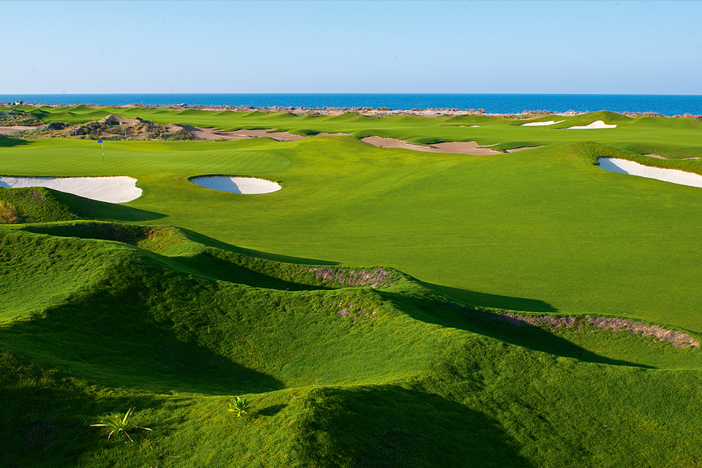 Almouj Golf Club, nachhaltiges Golferlebnis, sattgrünen Fairways, 18 Bahnen,