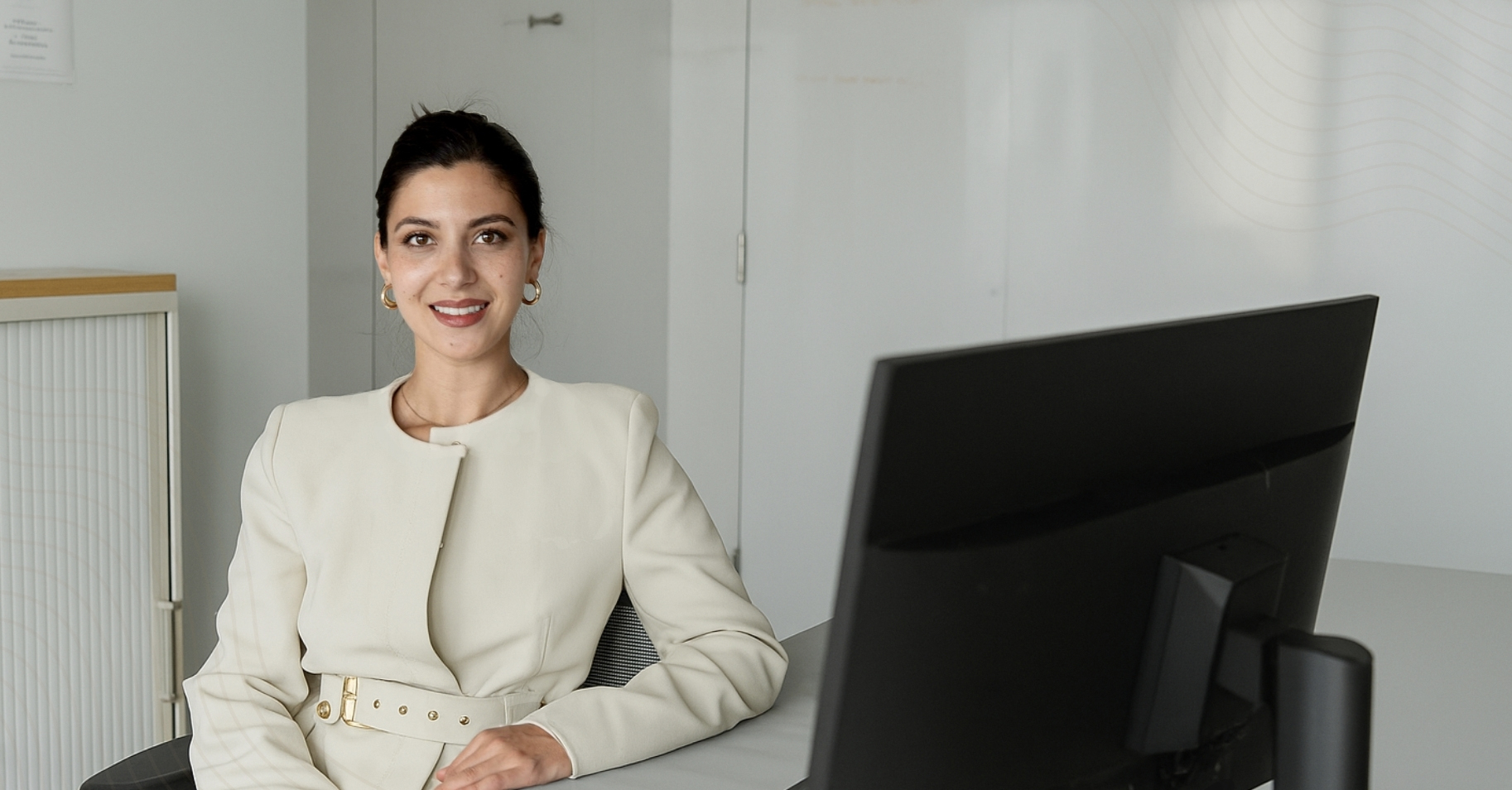 Anja Lippuner bei der Arbeit im Büro – STILPUNKTE®-Experteninterview